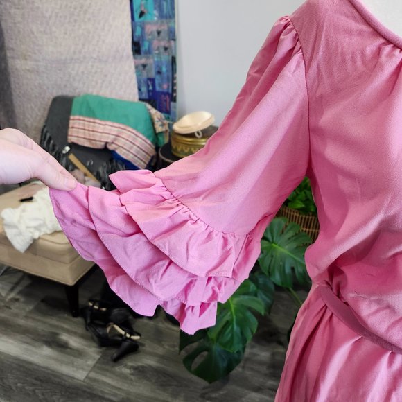 Vintage 1970's Rose Pink Shift Dress with Ruffle Cuffs & Hem - Picture 5 of 13